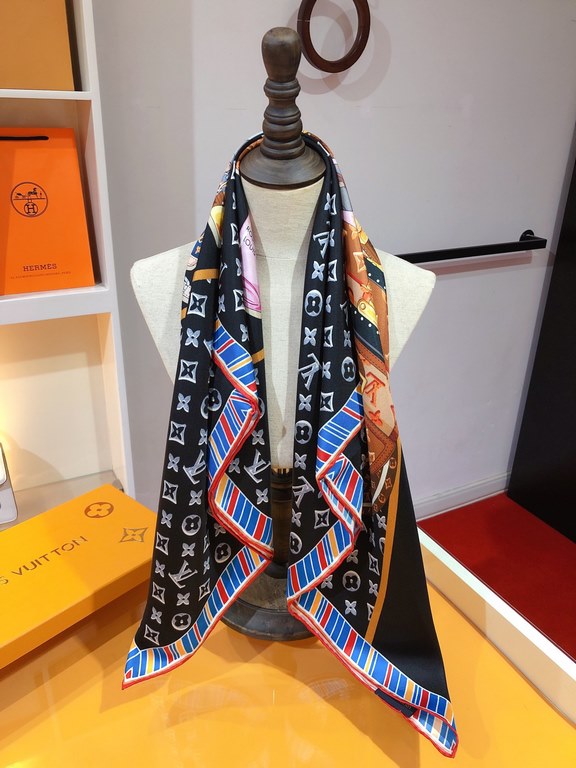 SLV2316 Original Lv [FALL FOR YOU] 90cm version, the square scarf celebrates 168 years of Louis Vuitton heritage with a Monogram pattern depicting Louis Vuitton's iconic and on-trend designs on top of the V logo.The LV V