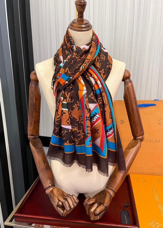 New Lv  the latest models of top high-end design, the physical genuinely beautiful   shawl with prints      regardless of the design of the airbrush are very well in place  details are visible   the entire scarf to give 