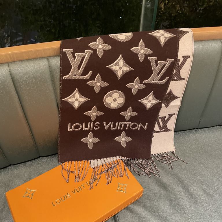 LV donkey family newest scarf classic pattern redesigned properly versatile models, fried chicken bright eye logo design classic milk tea color scheme really do not look too good 100% wool feel simply fine yarn weaving s