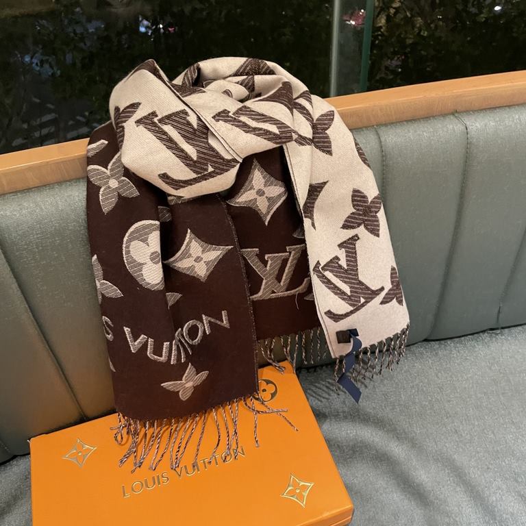 LV donkey family newest scarf classic pattern redesigned properly versatile models, fried chicken bright eye logo design classic milk tea color scheme really do not look too good 100% wool feel simply fine yarn weaving s