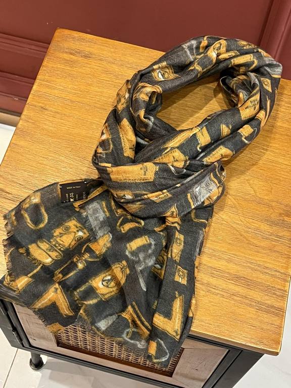 The new Lv print with the classic Monogram pattern and many of Louis Vuitton's signature design elements give this new scarf an enduring fashionable appeal. This scarf will add a touch of sophistication to a classic or t