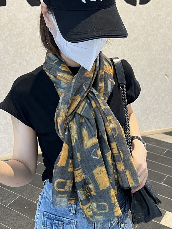 The new Lv print with the classic Monogram pattern and many of Louis Vuitton's signature design elements give this new scarf an enduring fashionable appeal. This scarf will add a touch of sophistication to a classic or t