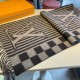 New   Counter synchronization   Donkey's new [L Stripe Checkerboard Scarf] unisex, the LV Graphical Scarf is a striking stripe with the classic Damier pattern and oversized LV letters, and a rustic tasseled trim. The sof