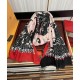 New LV latest models  , high-end atmosphere upscale [cashmere long scarf]   physical genuinely beautiful   shawl with prints      regardless of the design of the airbrush are very well in place   details are visible   th