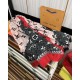 New LV latest models  , high-end atmosphere upscale [cashmere long scarf]   physical genuinely beautiful   shawl with prints      regardless of the design of the airbrush are very well in place   details are visible   th