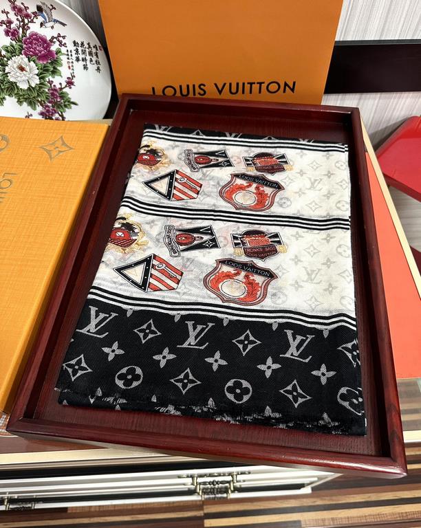 New Lv2024 The latest models   top design is so beautiful, truly awesome   [ring velvet long scarf]    physical genuinely beautiful   shawl with print      regardless of the design of the airbrush are very well in place 