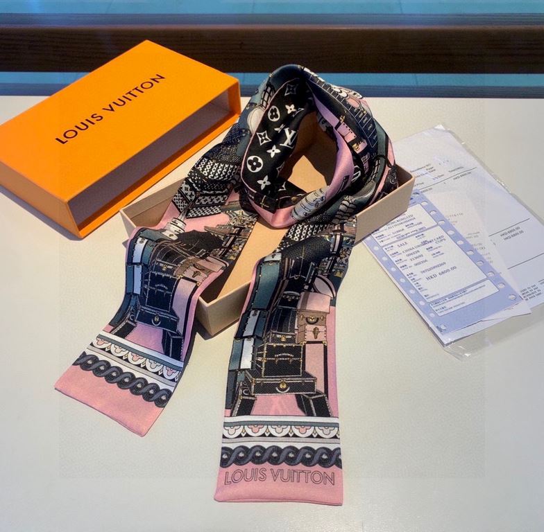 Packaging lv hair ties new! Crafted with a tie-dye technique inspired by Japanese dyeing techniques, the classic English lettering of the brand's name has a youthful vibe. The Monogram pattern is printed all over, adding