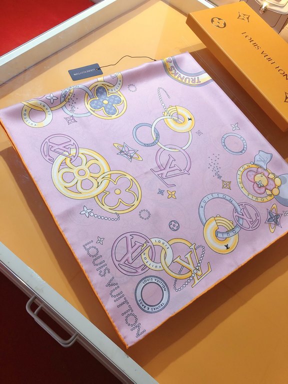 SLV2301  Original Lv [VIVIENNE AND BEYOND] 90cm silk square scarf, the brand's mascot's dreamy journey, inviting Vivienne to roam the skies filled with fashion jewelry, stars, Monogram florals, and the LV Circle logo. To