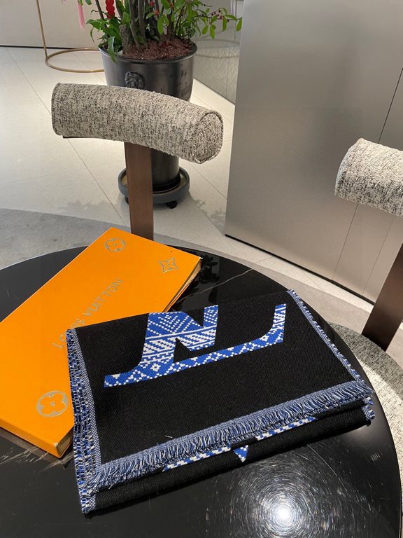 Louis Vuitton LOUIS VUITTONO Counter synchronization, LV fashionable senior high-end wool scarf! Can be formal, can be casual, very fashionable men and women with the same design.LV this weaving method is more difficult,