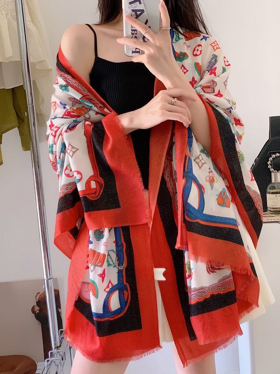 Will glow bright scarf 2023 spring new limited series popping to la LV original single authentic. Early fall staple models. Wear Le Tout Paris long scarf LV bags and the bottom of the logo rich details, more feminine cha