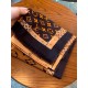 LV new old flower long scarf】Great item to enhance temperament and taste! Four seasons must have! Really unbeatable practical! Lv rare cashmere long scarf, ! Fabric feel really good, a simple try, you know it is what you