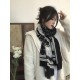 Fashionable and versatile! LV new old flower long scarf] A great item to enhance your temperament and taste! Four seasons must have! Really unbeatable and practical! Lv rare cashmere long scarf, ! Fabric feel really good