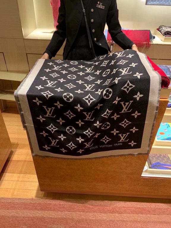 LV jacquard scarf truly awesome  original 11 customized   Miss LV long scarf taken from a fine, lightweight silk-wool blend, eye-catching presentation of the Monogram pattern and tasseled edges, and more Louis Vuitton lo