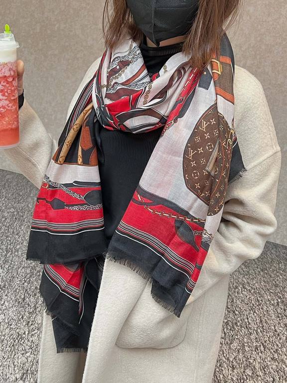 2023 Spring limited series of pop-ups arrived LV original single authentic. Early fall staple models. Wear Le Tout Paris long scarf LV bags and the bottom of the logo rich details, more feminine charm. The real hall of f