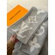 Price 『  Warm and chic. Good quality to the surprise of the fall and winter! White rich beauty temperament.LV this scarf is super practical and good looking ah!!!! Very heavy craft, double-sided different color wool knit