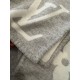 Price 『  Warm and chic. Good quality to the surprise of the fall and winter! White rich beauty temperament.LV this scarf is super practical and good looking ah!!!! Very heavy craft, double-sided different color wool knit