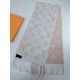 that   Simple letter combination2022 Counter New WoolSimply L's scarf amplifies the classic Monogram pattern across the entire width, illustrating the design heritage while brightening up the focus of everyday wear, with