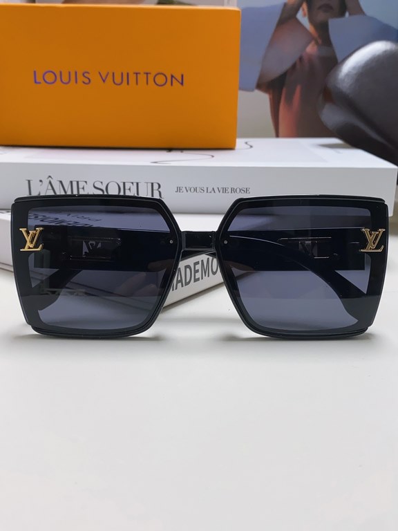 Lv Louis Vuitton 2024 new hollowed out polarized sunglasses women show face small fashion large frame sunglasses UV protection lightweight net red glasses for men and women