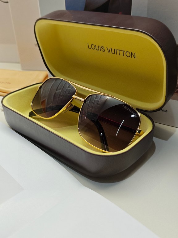 LV Louis Vuitton Sunglasses can be matched with near with myopia metal sunglasses men's fashion retro sunshade square frame glasses double beam sunglasses female models