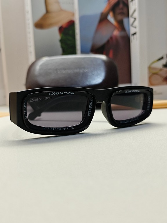 LV Louis Vuitton 2024 new Pixel digital letters sunglasses Wang Jiaer Huang Zi Hongfan Wang Hedi the same sunglasses in Europe and the United States big-name celebrities with the same retro literary sunglasses fashion st