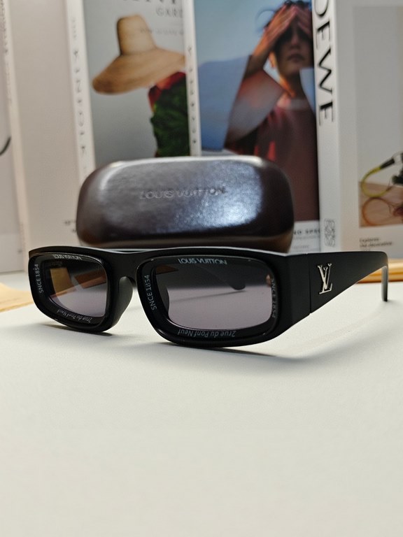 LV Louis Vuitton 2024 new Pixel digital letters sunglasses Wang Jiaer Huang Zi Hongfan Wang Hedi the same sunglasses in Europe and the United States big-name celebrities with the same retro literary sunglasses fashion st