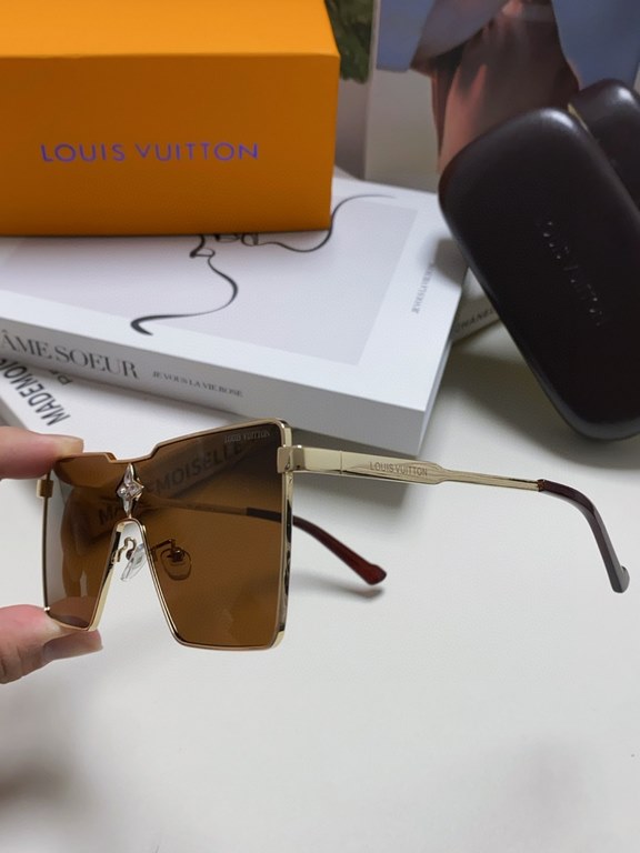 LV Louis Vuitton This year's latest fashion runway models Model Z1700U three-dimensional metal square paragraph one-piece design logo elegantly embellished pile head and lens embellished with diamonds  , can be painted f