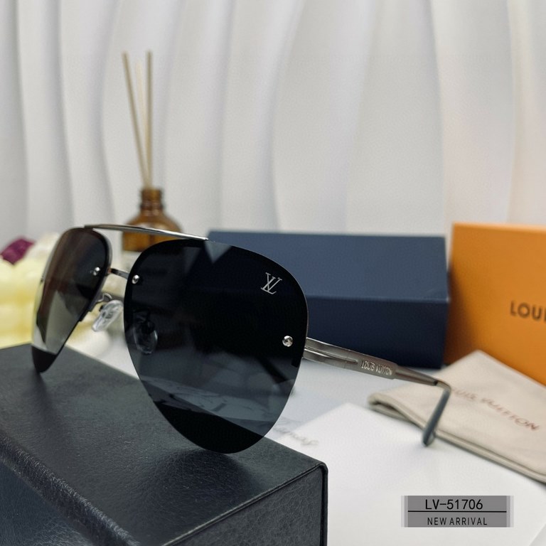 . [Louis Vuitton France-LV]. . [Polaroid Resin Polarized Lenses]  .  . [Metal frames are lightweight and comfortable to wear]  . [size 60-13-148,] .  . [  new men's   sunglasses to reduce the burden of glare, blocking ha