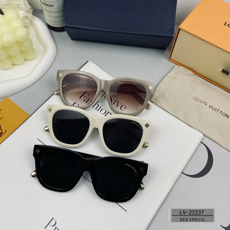 . [Louis Vuitton - LV . [Polaroid Resin Lenses . [PC frames are lightweight and comfortable to wear] . [size 65-13-145]. . [   new sunglasses to reduce the burden of glare, star models, blocking harmful light radiation, 