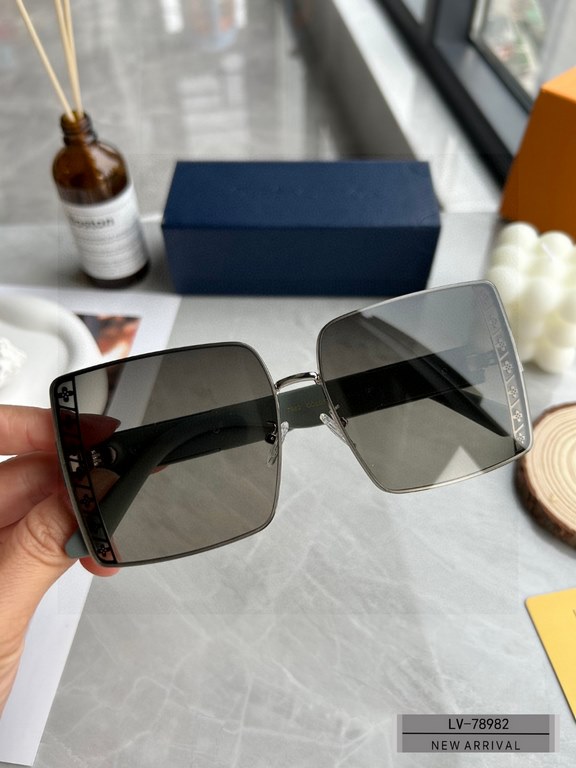 . [Louis Vuitton - LV . [Polaroid Resin Lenses . [TR90 frames are lightweight and comfortable to wear] . [size 63-14-151, ] . [  2023 new sunglasses to reduce the burden of glare, the stars with the same models, blocking