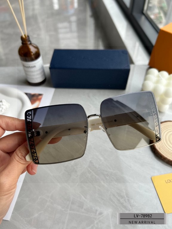 . [Louis Vuitton - LV . [Polaroid Resin Lenses . [TR90 frames are lightweight and comfortable to wear] . [size 63-14-151, ] . [  2023 new sunglasses to reduce the burden of glare, the stars with the same models, blocking