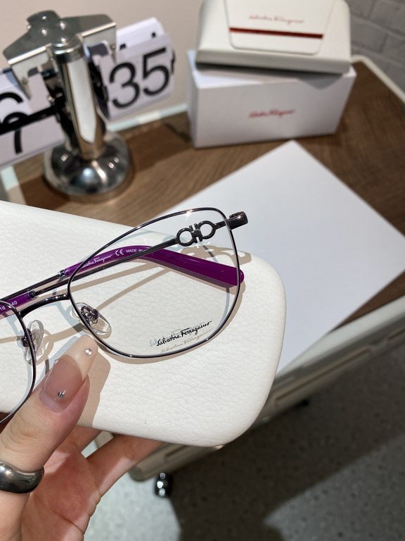 Salvatore ferragam Ferragam SF2214 polygonal frame myopia glasses  Plain glasses High quality Not picky face Know the goods to come Size 55-16-145 Women's Eyeglasses