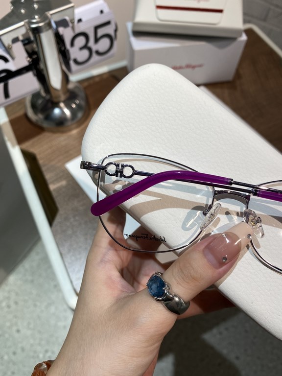 Salvatore ferragam Ferragam SF2214 polygonal frame myopia glasses  Plain glasses High quality Not picky face Know the goods to come Size 55-16-145 Women's Eyeglasses