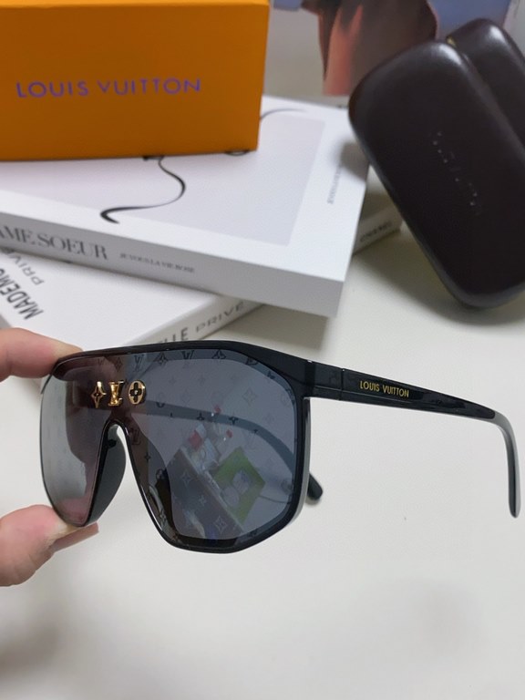 Lv Louis Vuitton 24 new net red women's sunglasses men and women fashion Europe and the United States anti-ultraviolet sunglasses