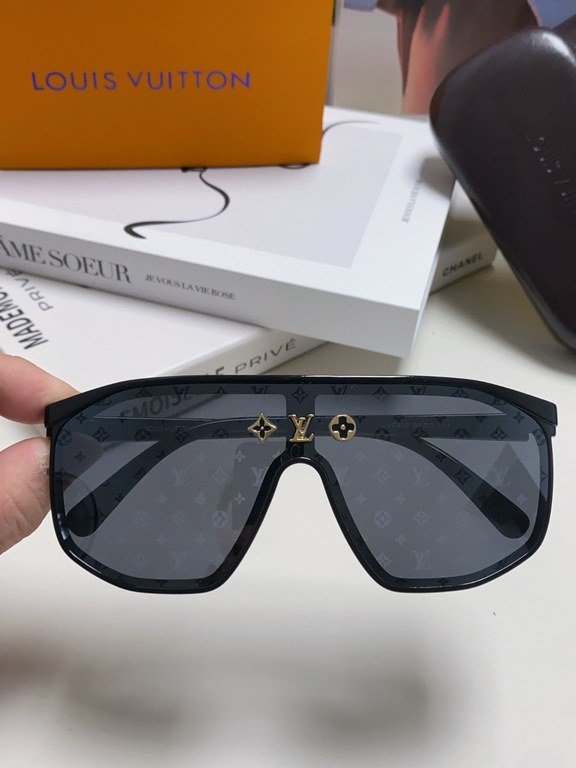 Lv Louis Vuitton 24 new net red women's sunglasses men and women fashion Europe and the United States anti-ultraviolet sunglasses