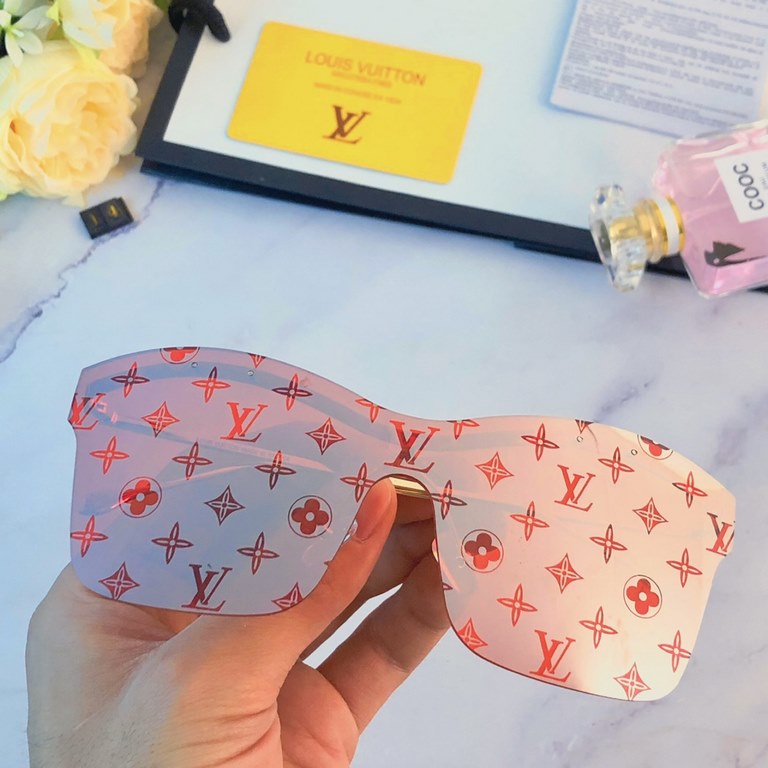 LV new fashion large frame square sunglasses men and women in Europe and the United States trend with gradient color sunglasses round face sunglasses