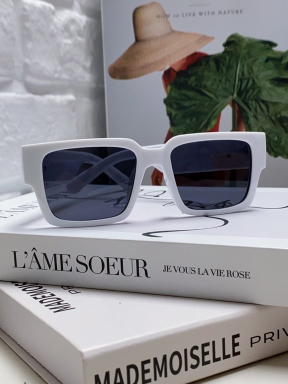 LV Louis Vuitton new sunglasses retro personality avant-garde sunglasses model model high quality plate high quality box