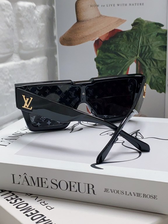 LV Louis Vuitton European and American large frame one-piece sunglasses Wang Hedi the same street beat tide cool glasses fashion inlaid diamond square men and women sunglasses