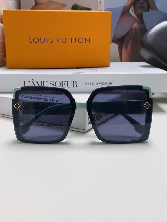 Lv Louis Vuitton 2024 new sunglasses fashion large frame sunglasses women's trend four-leaf clover legs anti-ultraviolet net red street shooting glasses