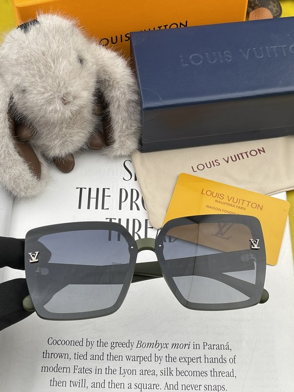 LV sunglasses tide official website model with models [Rose] [Rose] four-leaf clover   exquisite personality design simple fashion high quality worth having absolutely tide explosion throughout the summer new models L261