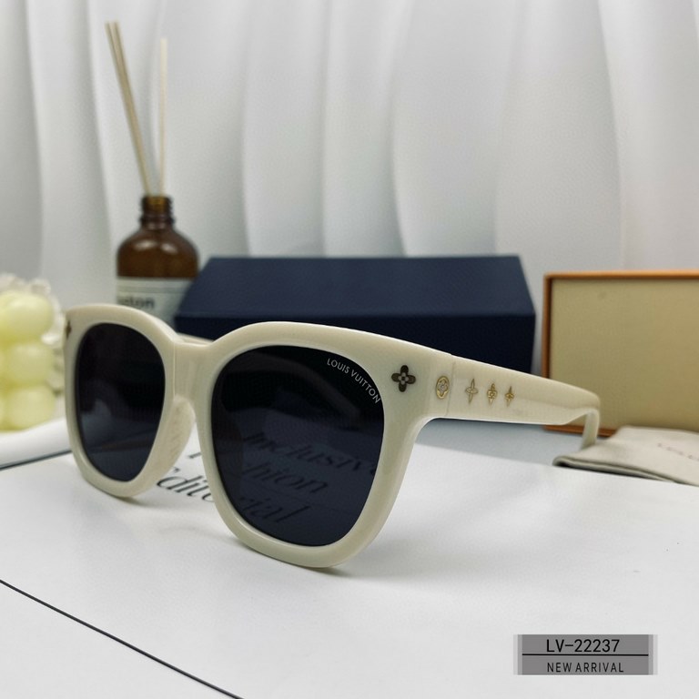 . [Louis Vuitton - LV . [Polaroid Resin Lenses . [PC frames are lightweight and comfortable to wear] . [size 65-13-145]. . [   new sunglasses to reduce the burden of glare, star models, blocking harmful light radiation, 