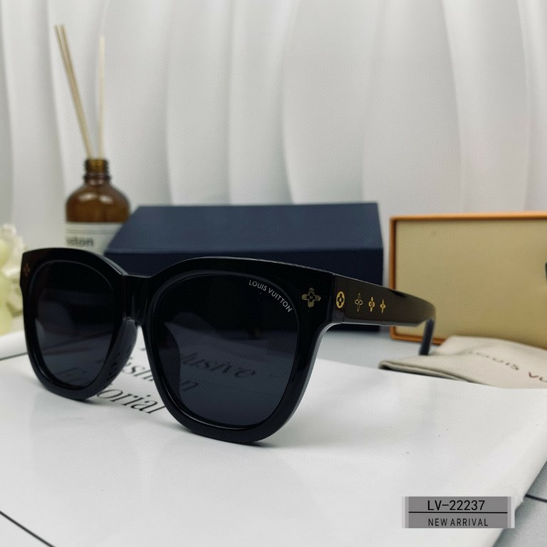 . [Louis Vuitton - LV . [Polaroid Resin Lenses . [PC frames are lightweight and comfortable to wear] . [size 65-13-145]. . [   new sunglasses to reduce the burden of glare, star models, blocking harmful light radiation, 