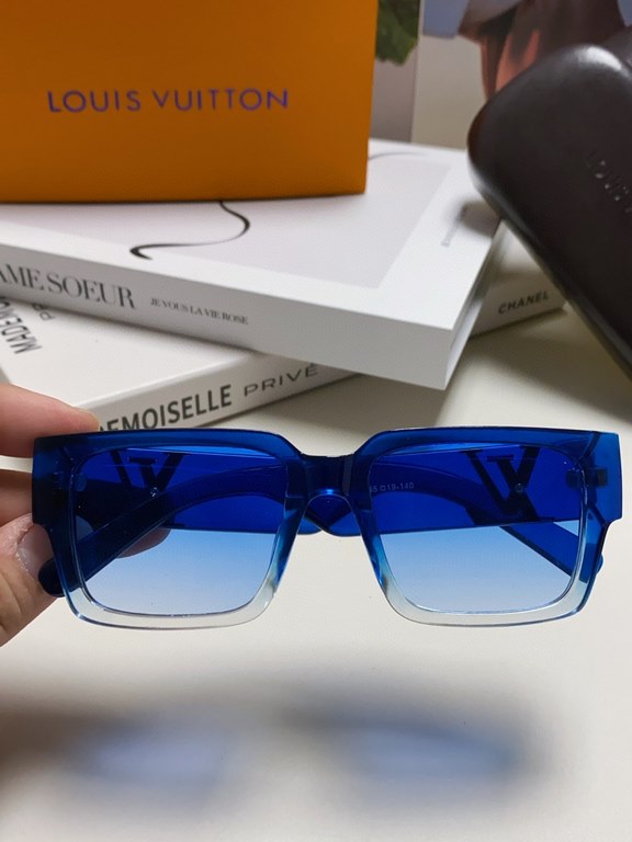 LV Louis Vuitton new sunglasses retro personality avant-garde sunglasses model model high quality plate high quality box