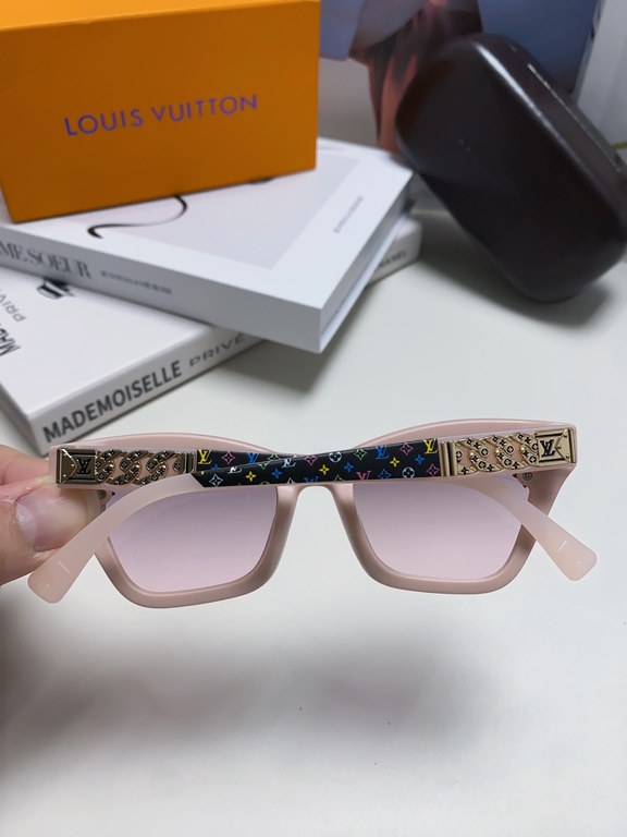 Lv Louis Vuitton 2024 new sunglasses classic family old flower with female senior sense show face small UV protection sunglasses retro simple large frame thin small red book the same models