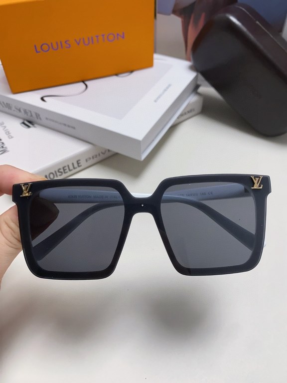 LV sunglasses Men's sunglasses   Women's sunglasses   good looking on the face super atmosphere show face small, small full print will not have the feeling of rustic thugs, men and women can take, very fashionable #LV su