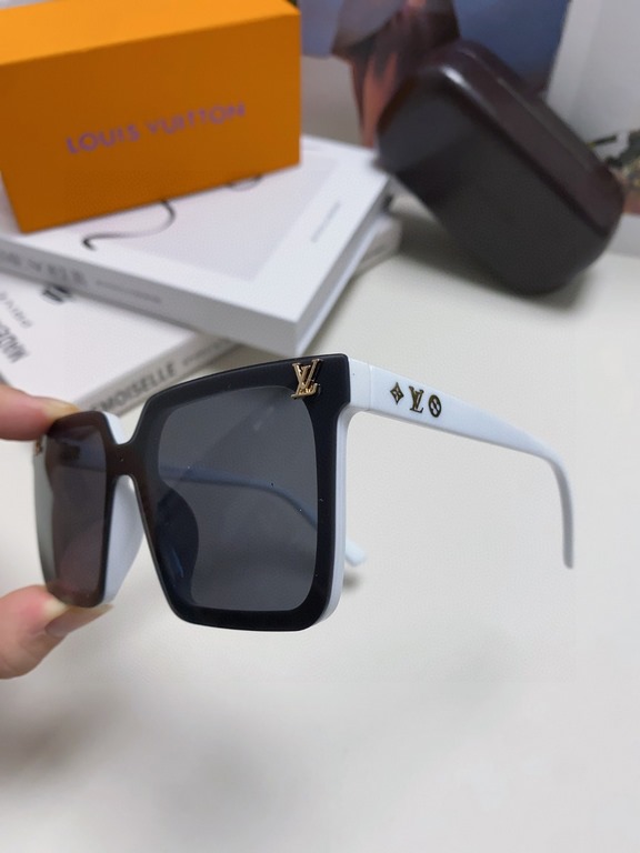 LV sunglasses Men's sunglasses   Women's sunglasses   good looking on the face super atmosphere show face small, small full print will not have the feeling of rustic thugs, men and women can take, very fashionable #LV su