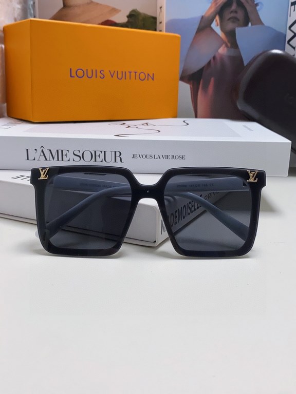 LV sunglasses Men's sunglasses   Women's sunglasses   good looking on the face super atmosphere show face small, small full print will not have the feeling of rustic thugs, men and women can take, very fashionable #LV su