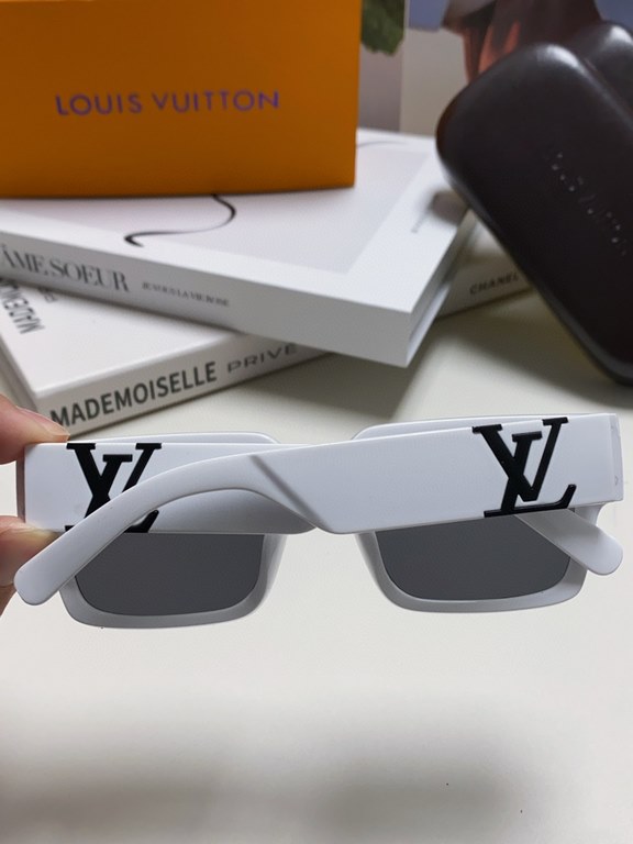 LV Louis Vuitton new sunglasses retro personality avant-garde sunglasses model model high quality plate high quality box