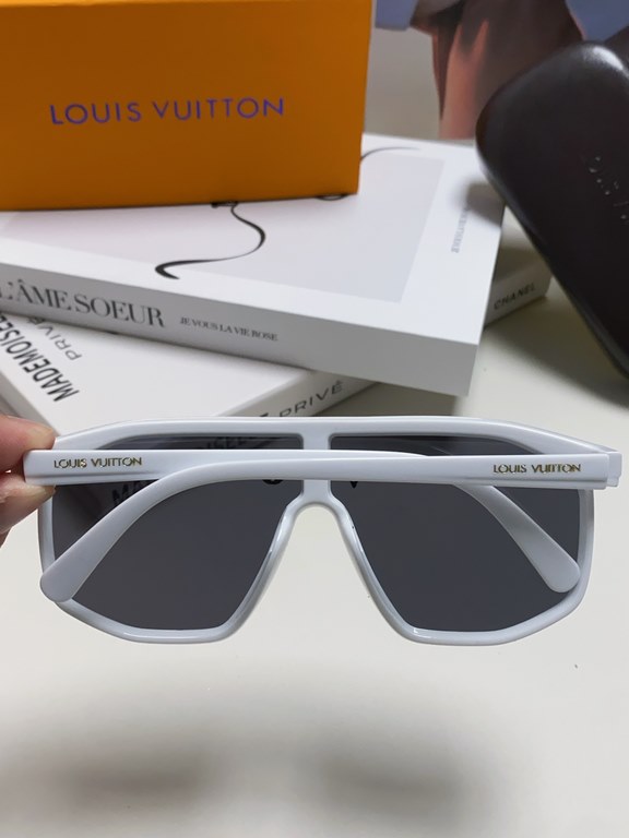 Lv Louis Vuitton 24 new net red women's sunglasses men and women fashion Europe and the United States anti-ultraviolet sunglasses