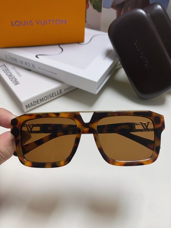 Lv Louis Vuitton star with the same sunglasses men and women Liu Zhuhong sunglasses tide driving mirror UV protection concave modeling Men and women universal