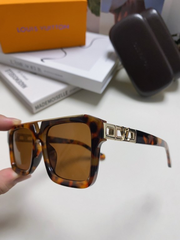 Lv Louis Vuitton star with the same sunglasses men and women Liu Zhuhong sunglasses tide driving mirror UV protection concave modeling Men and women universal